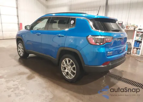 2022 Jeep Compass Latitude Lux 4X4 z USA, uszkodzony, nr VIN 3C4NJDFB8NT194788